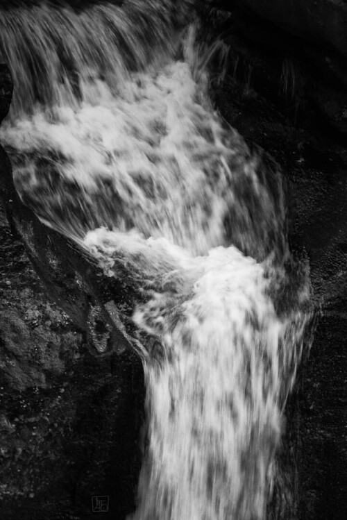2k-waterfall-2.jpg